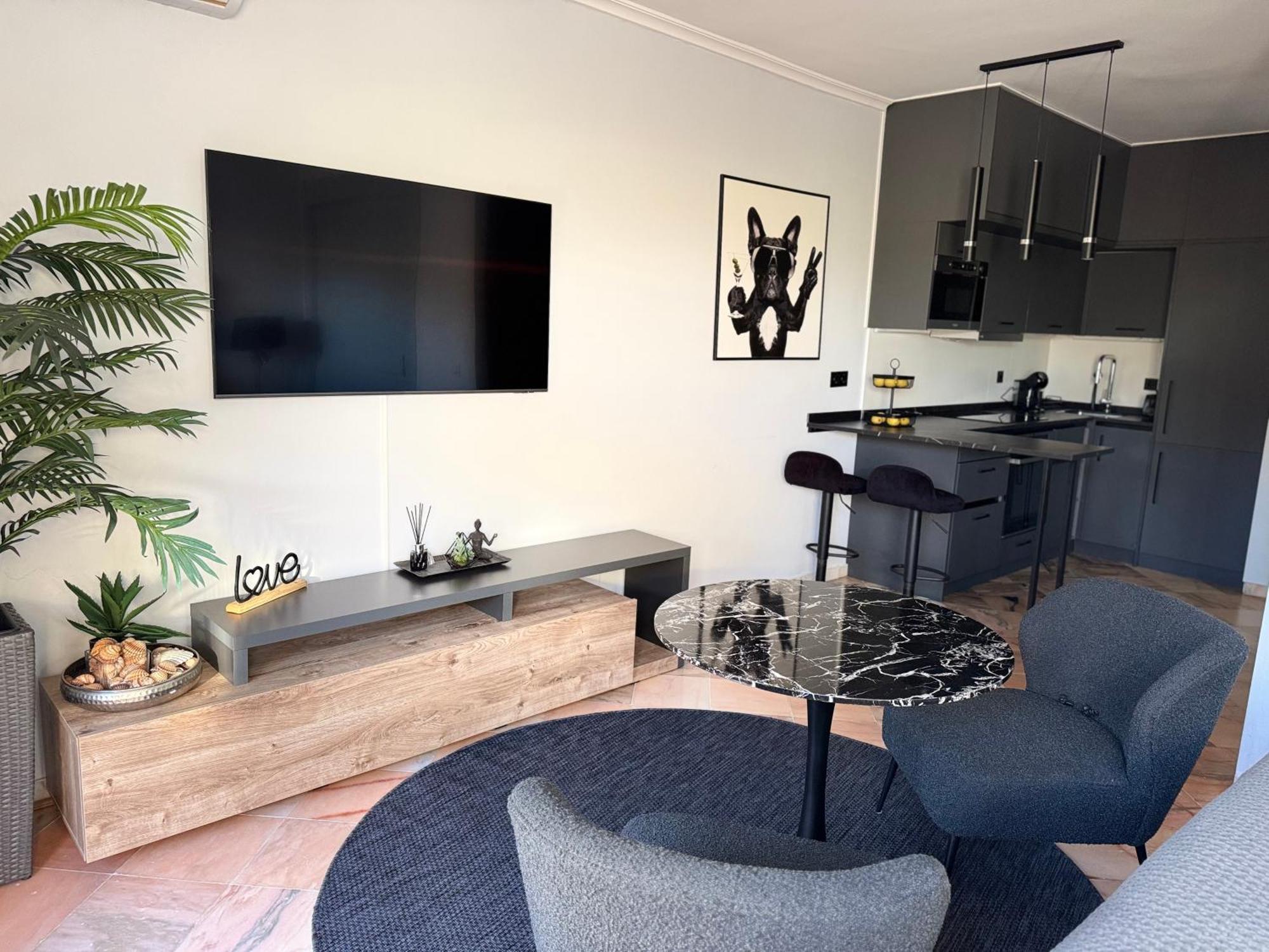 Super2beachfront Apartment